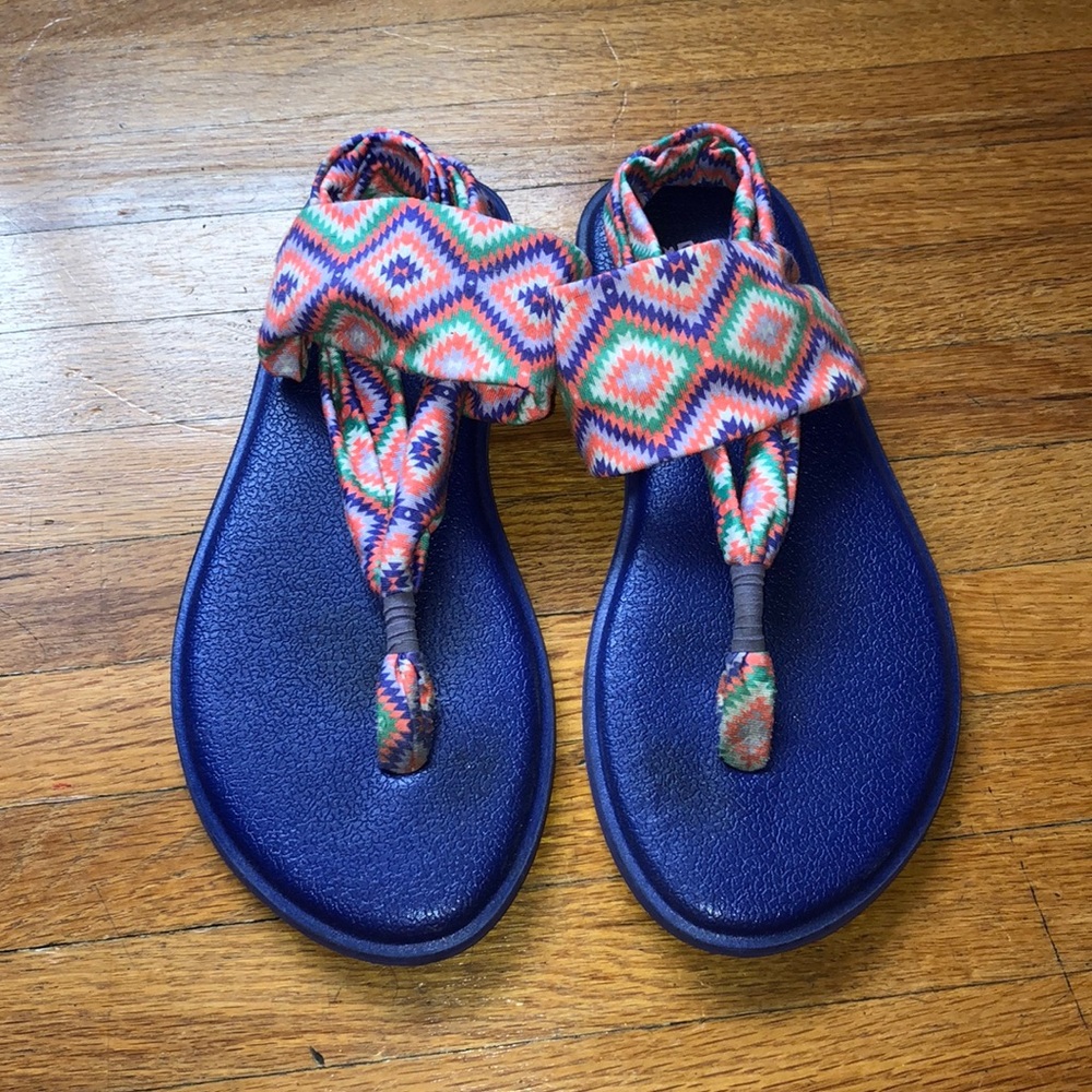 Girls Sanuk yoga sandals